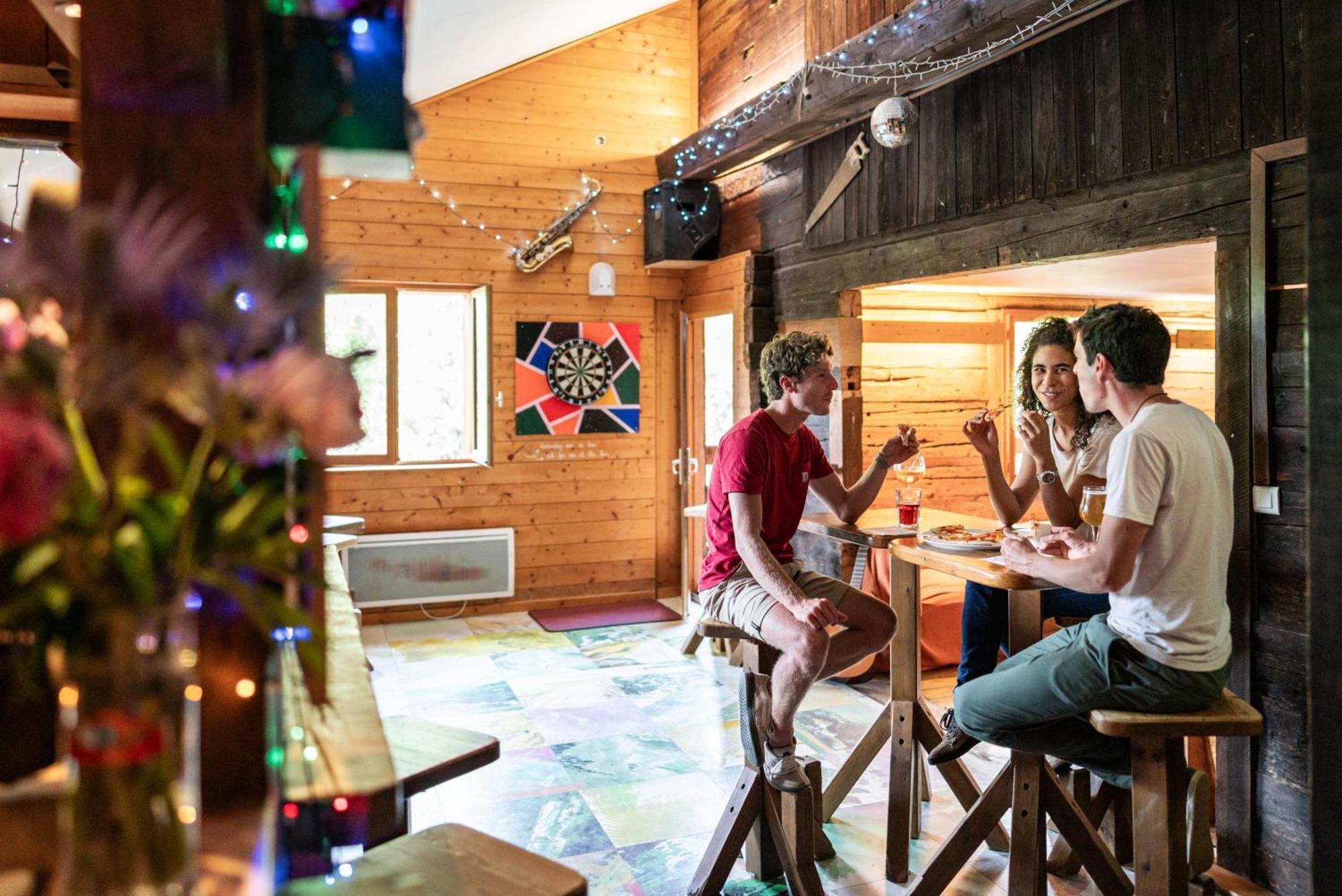 Auberge De Jeunesse Hi Ла Клусаз Екстериор снимка