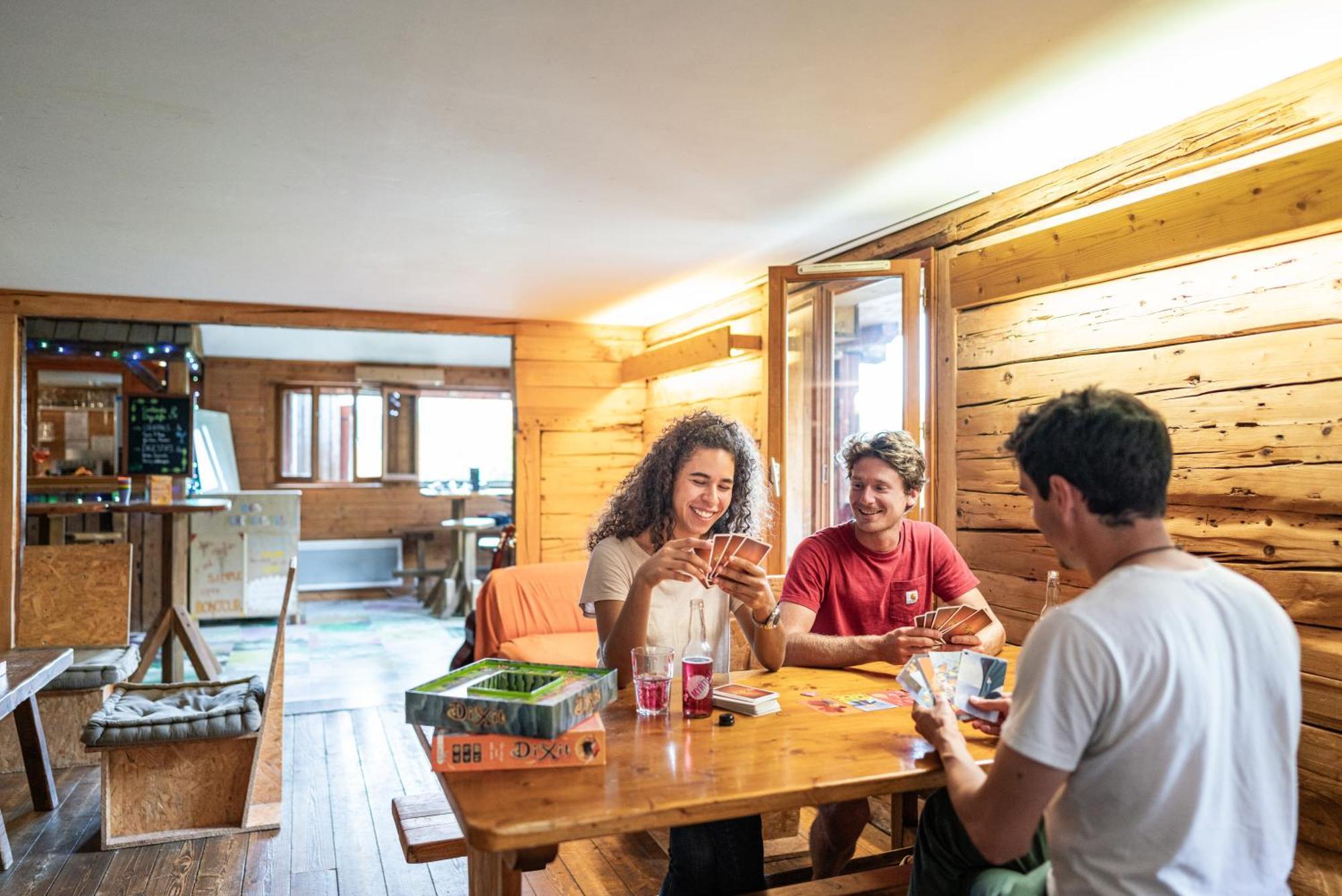 Auberge De Jeunesse Hi Ла Клусаз Екстериор снимка