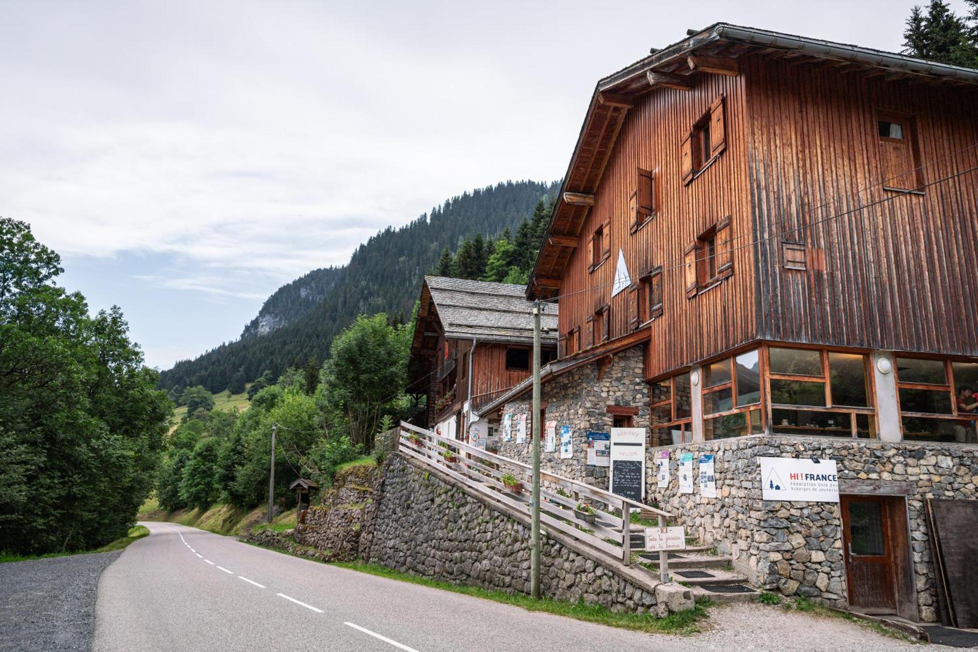 Auberge De Jeunesse Hi Ла Клусаз Екстериор снимка
