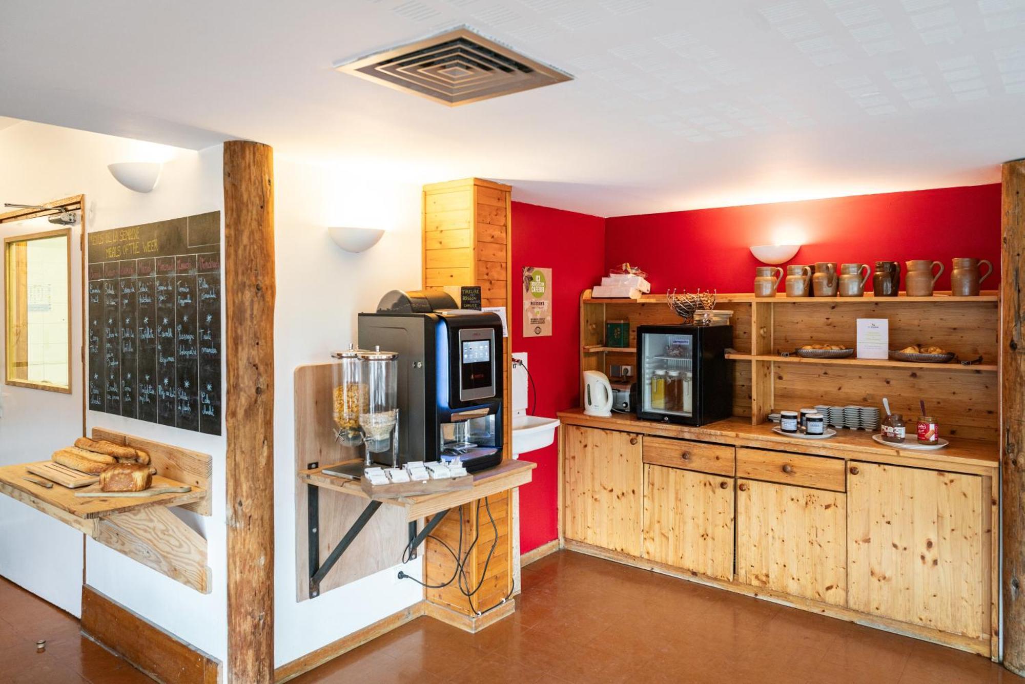 Auberge De Jeunesse Hi Ла Клусаз Екстериор снимка