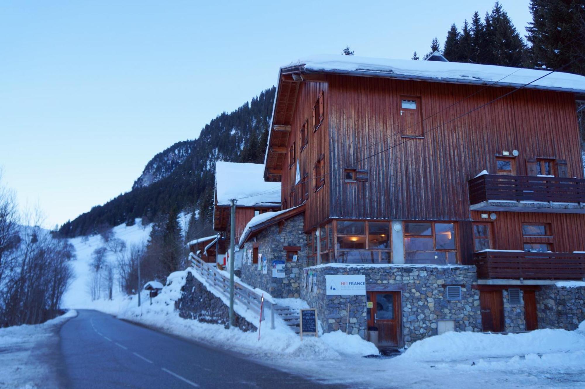Auberge De Jeunesse Hi Ла Клусаз Екстериор снимка