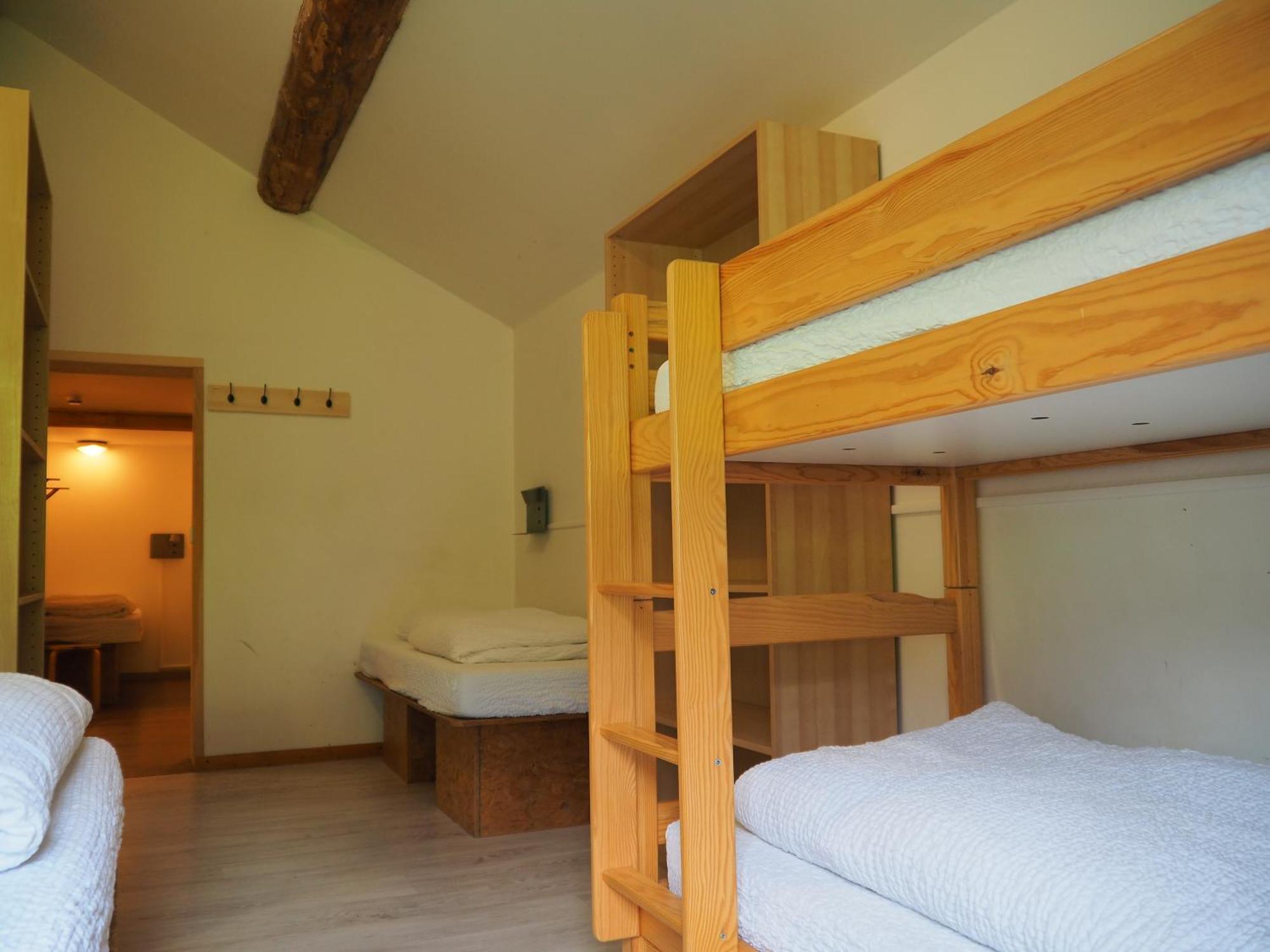 Auberge De Jeunesse Hi Ла Клусаз Екстериор снимка