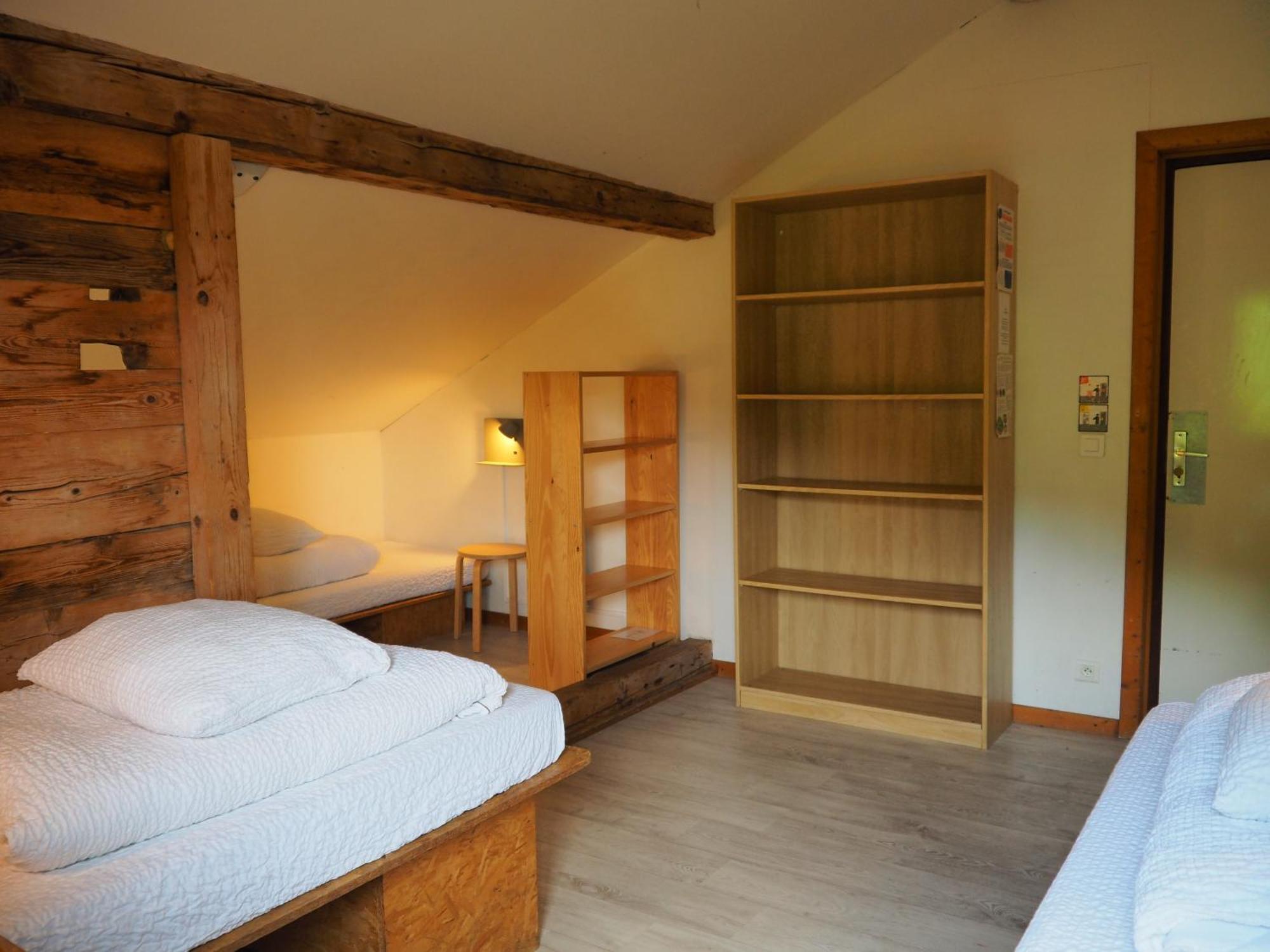Auberge De Jeunesse Hi Ла Клусаз Екстериор снимка