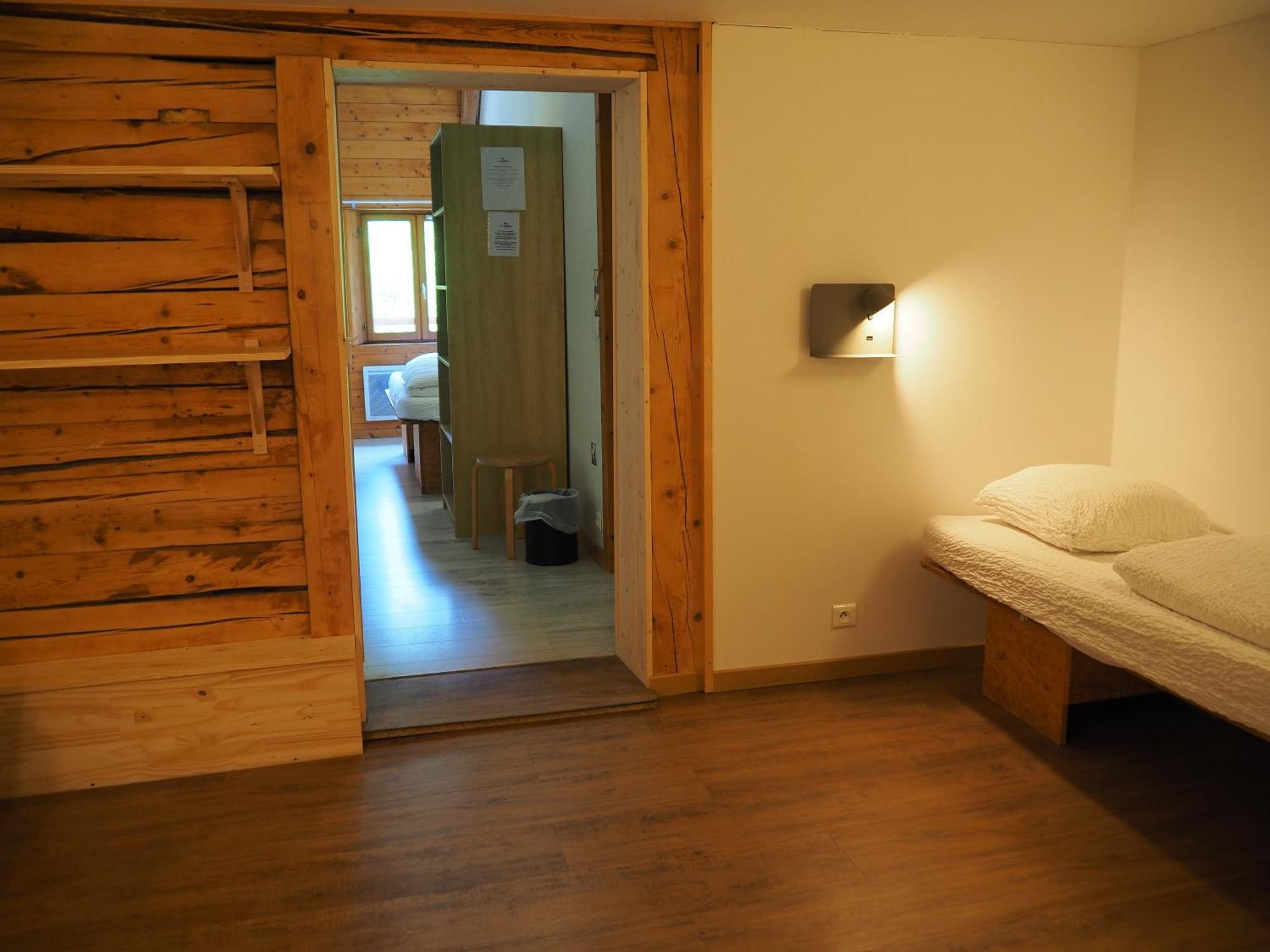 Auberge De Jeunesse Hi Ла Клусаз Екстериор снимка