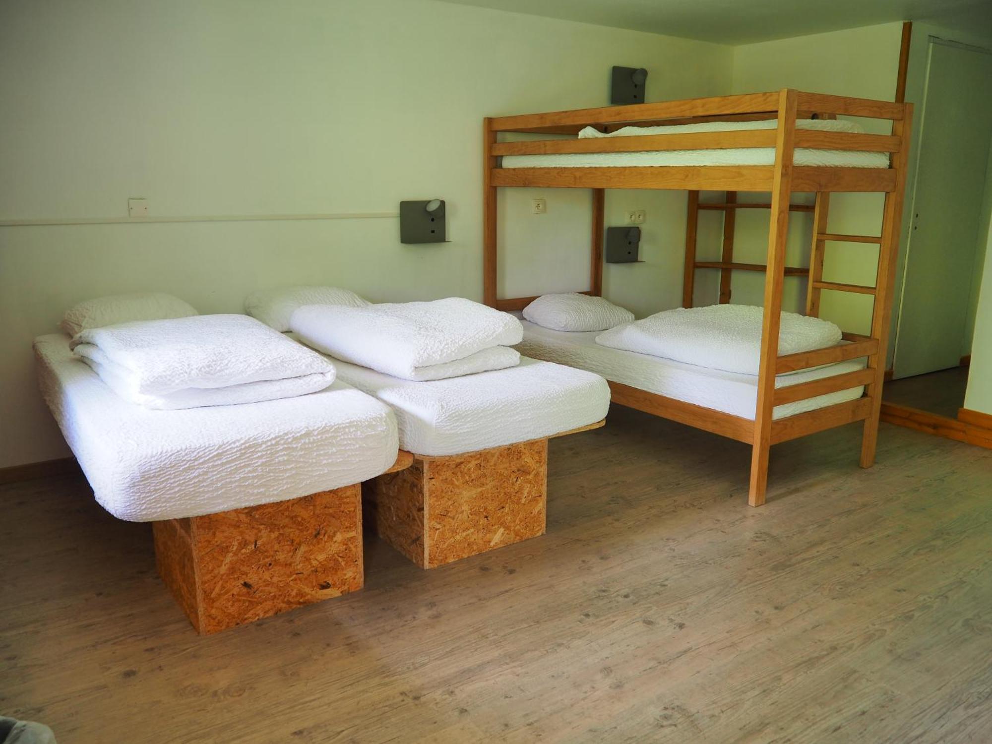 Auberge De Jeunesse Hi Ла Клусаз Екстериор снимка