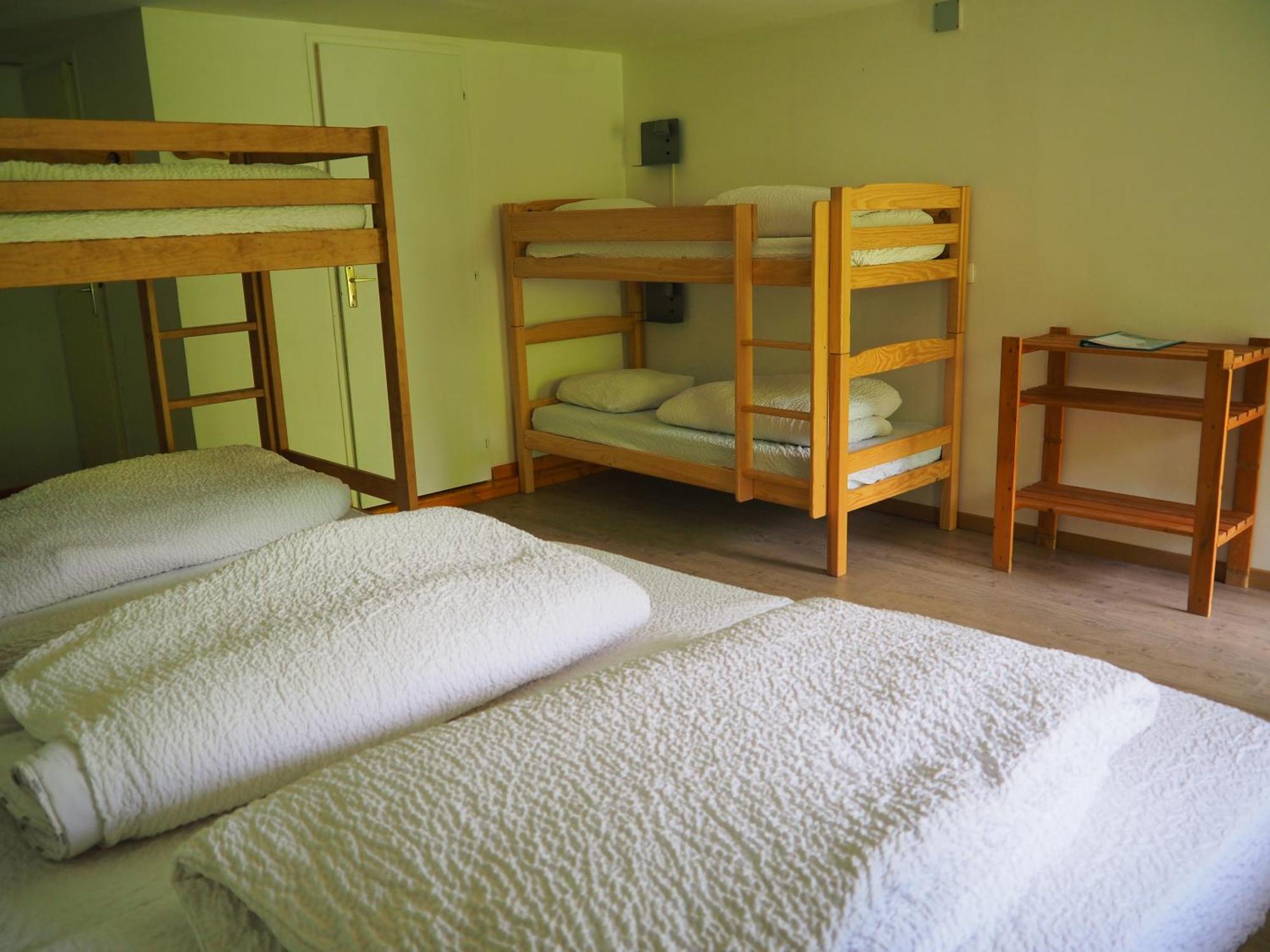 Auberge De Jeunesse Hi Ла Клусаз Екстериор снимка