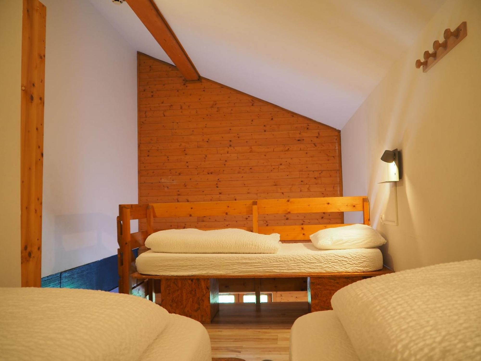 Auberge De Jeunesse Hi Ла Клусаз Екстериор снимка