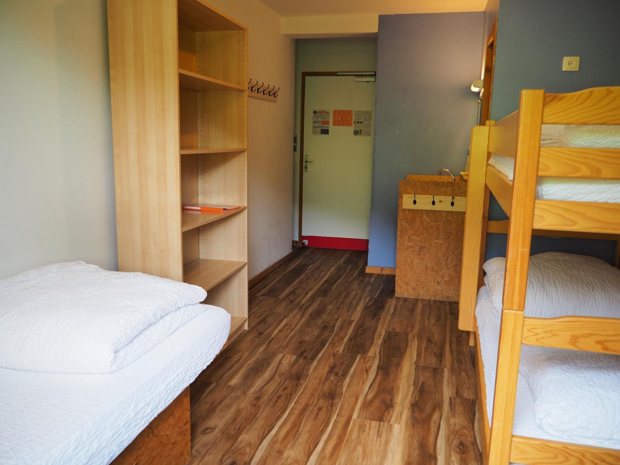 Auberge De Jeunesse Hi Ла Клусаз Екстериор снимка