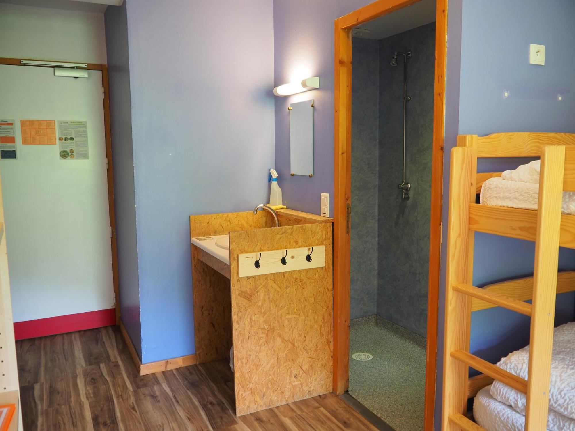 Auberge De Jeunesse Hi Ла Клусаз Екстериор снимка