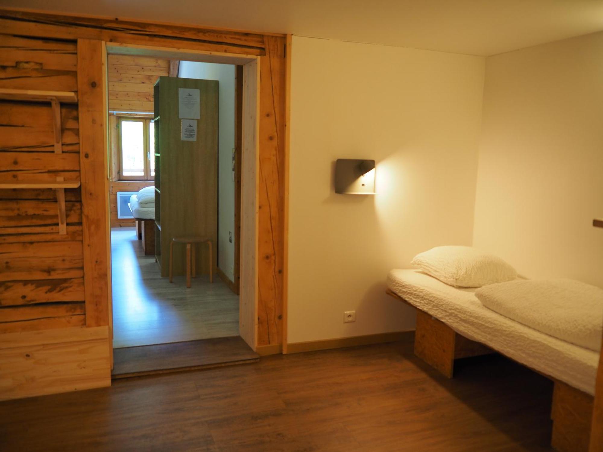 Auberge De Jeunesse Hi Ла Клусаз Екстериор снимка