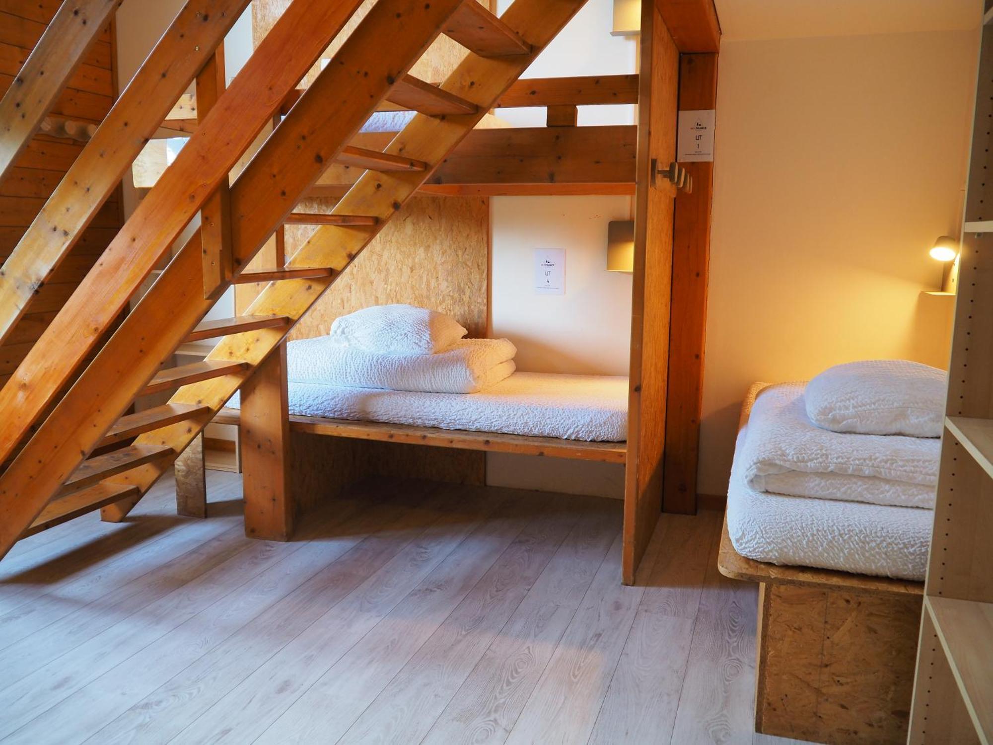 Auberge De Jeunesse Hi Ла Клусаз Екстериор снимка