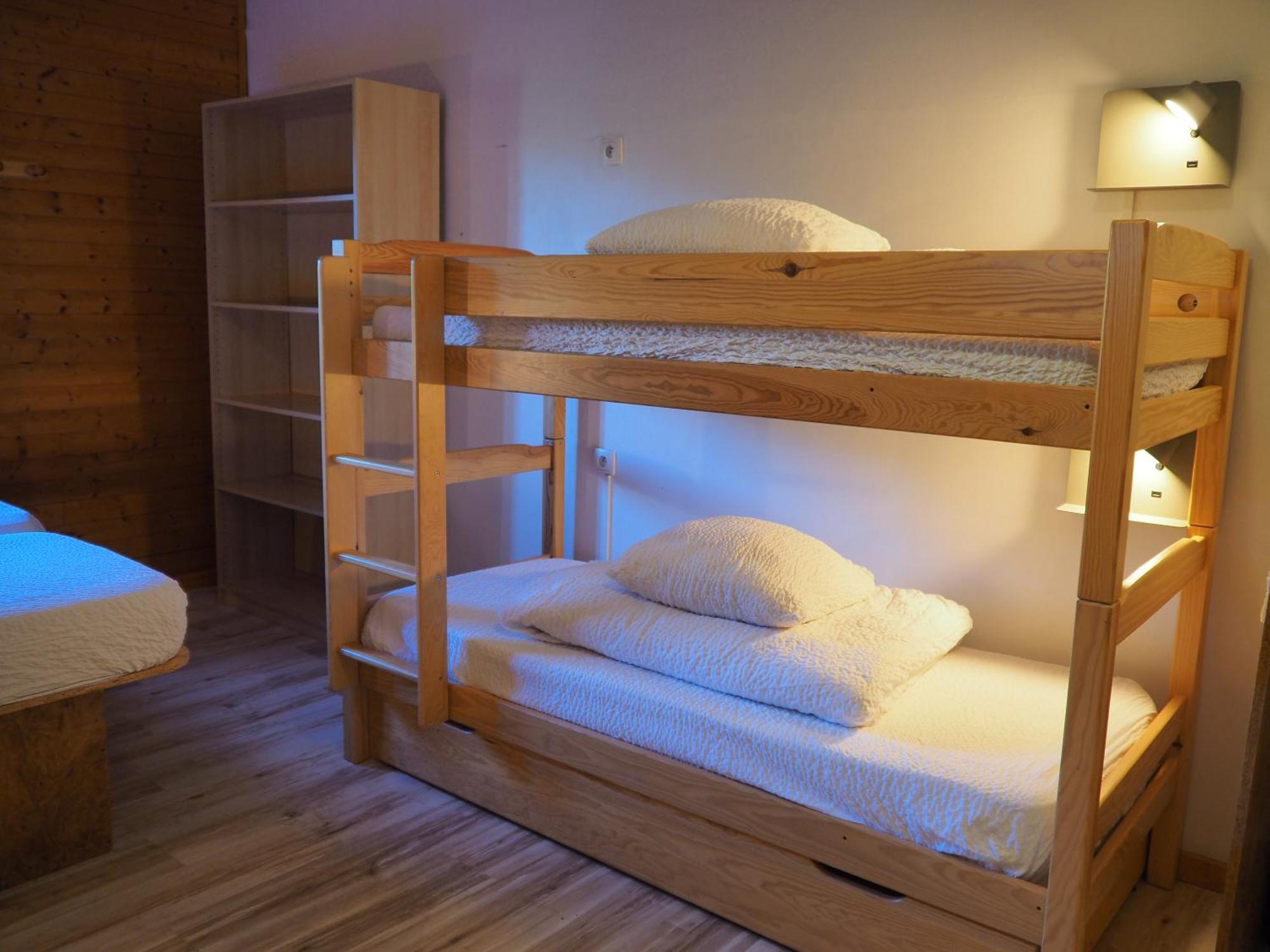 Auberge De Jeunesse Hi Ла Клусаз Екстериор снимка