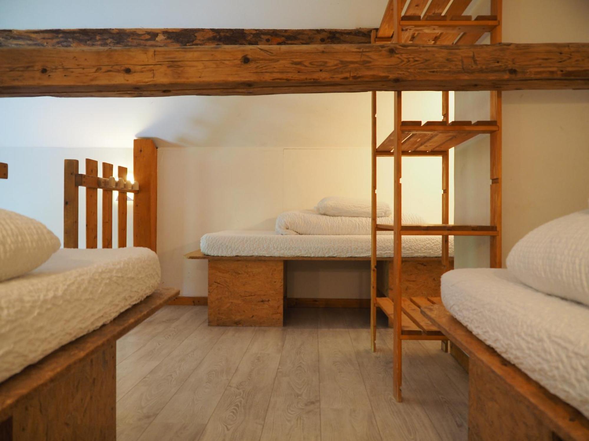 Auberge De Jeunesse Hi Ла Клусаз Екстериор снимка