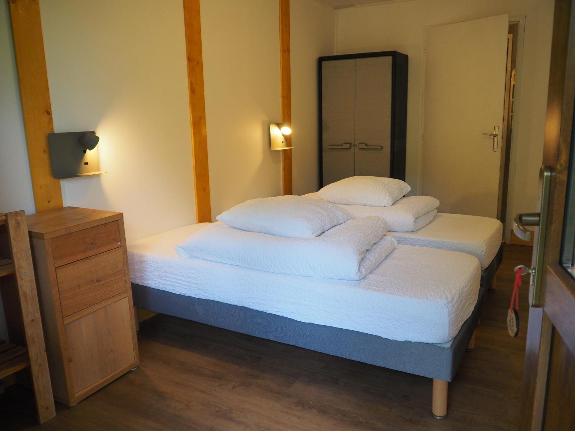 Auberge De Jeunesse Hi Ла Клусаз Екстериор снимка