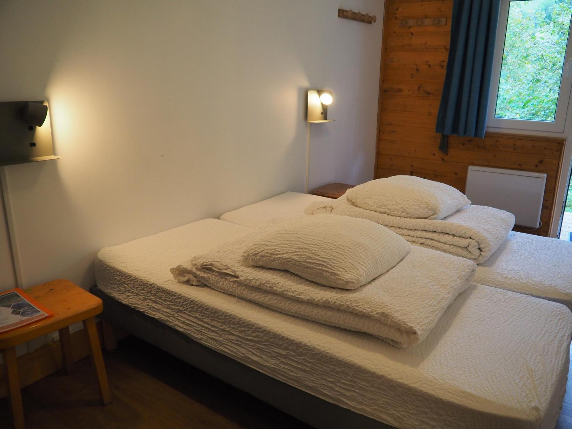 Auberge De Jeunesse Hi Ла Клусаз Екстериор снимка