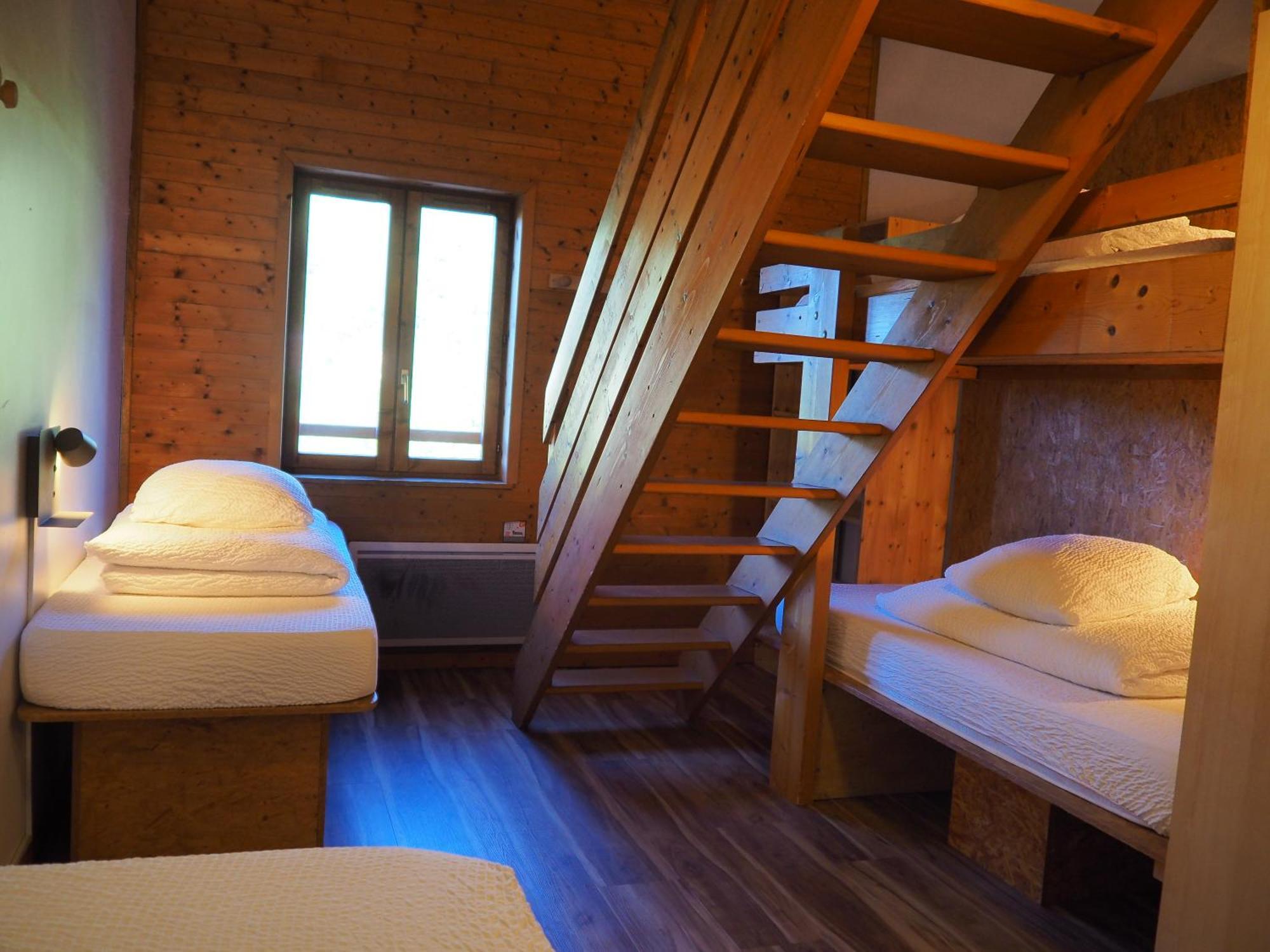 Auberge De Jeunesse Hi Ла Клусаз Екстериор снимка