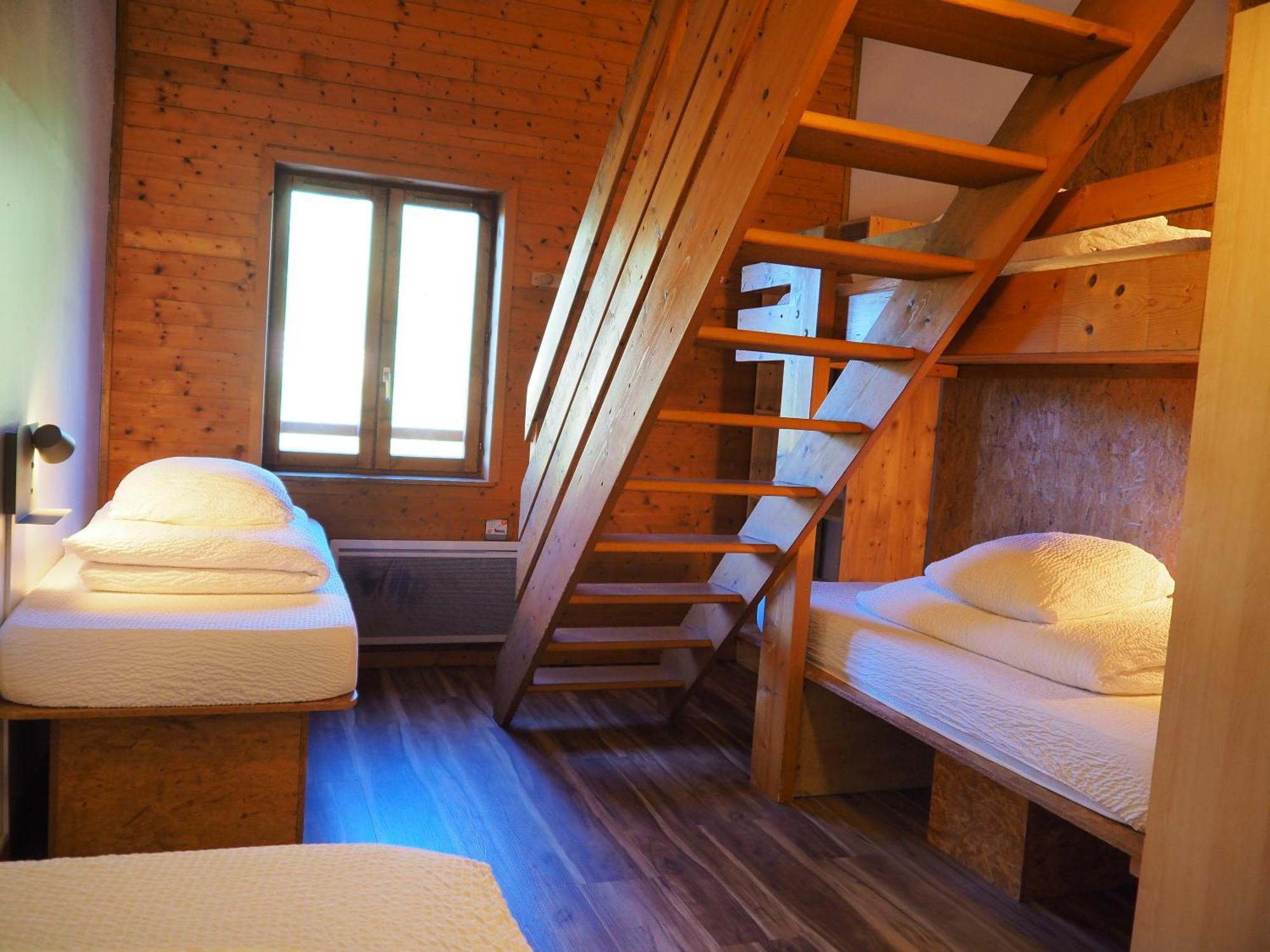 Auberge De Jeunesse Hi Ла Клусаз Екстериор снимка