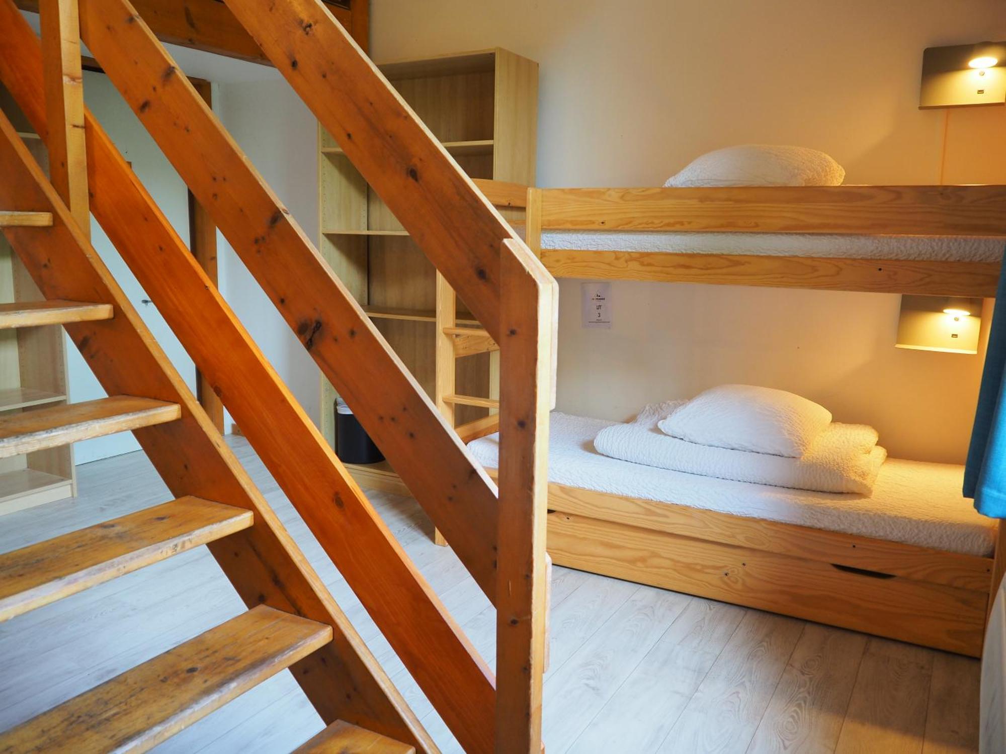 Auberge De Jeunesse Hi Ла Клусаз Екстериор снимка