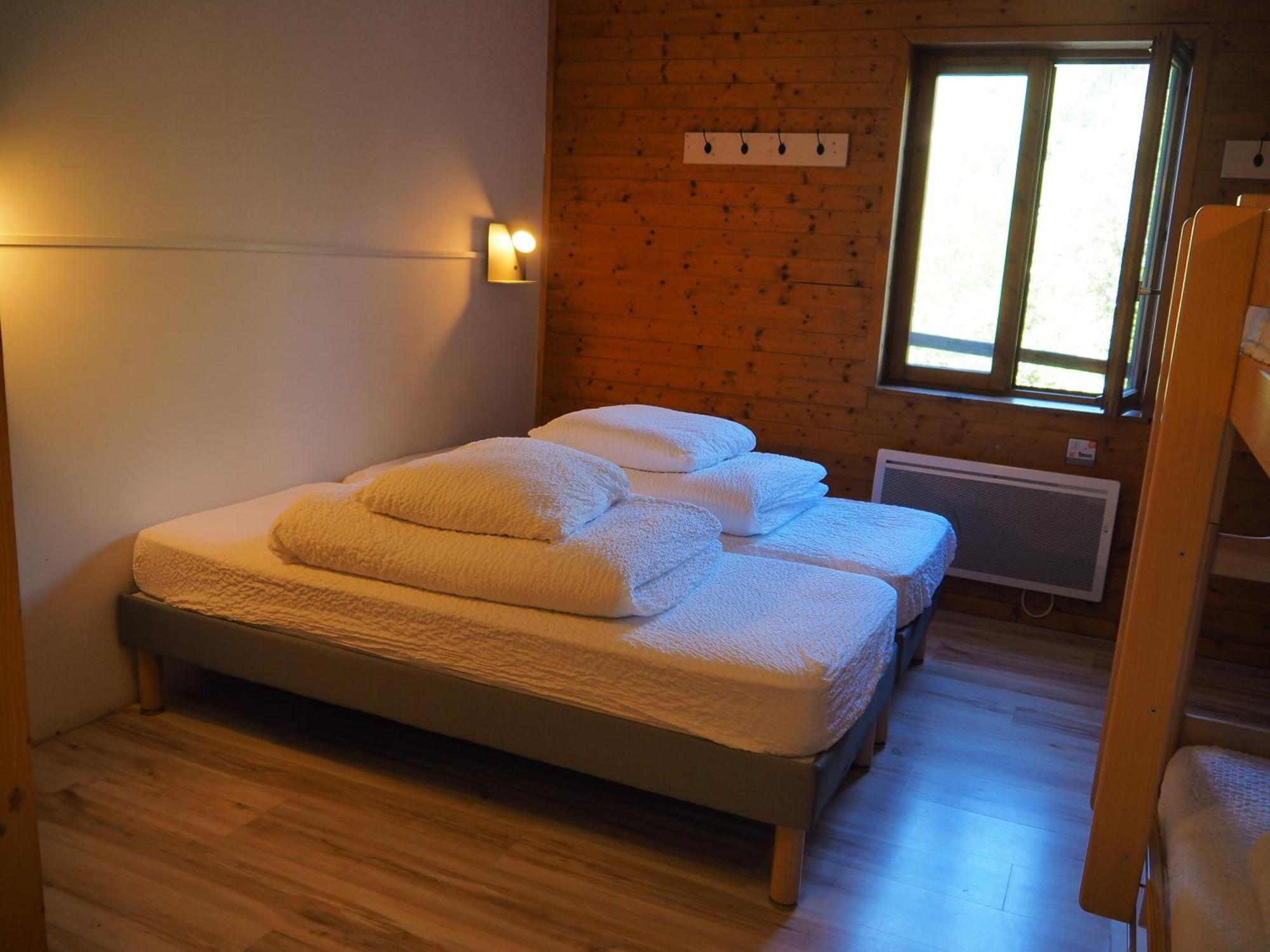 Auberge De Jeunesse Hi Ла Клусаз Екстериор снимка